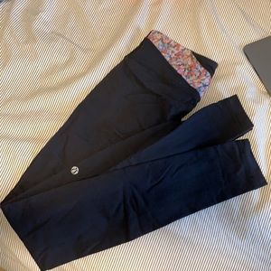 Black reversible lululemon leggings